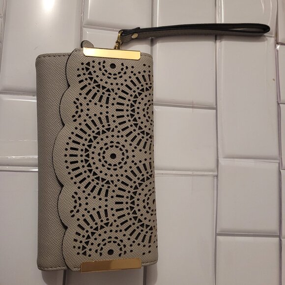 Call It Spring Wallet / Wristlet - Picture 1 of 4